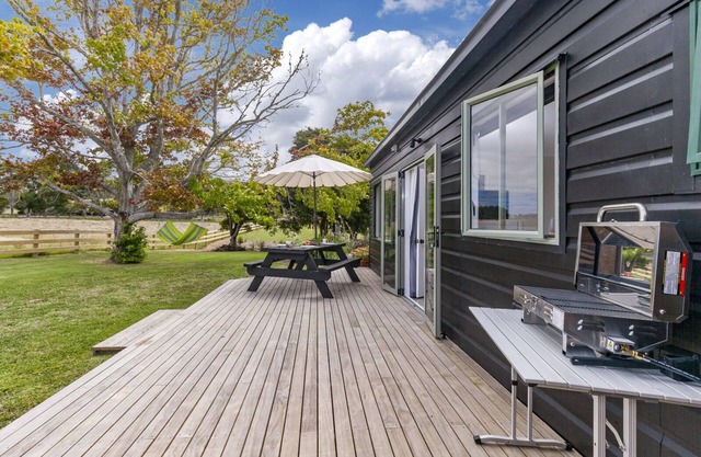 TEN 37 - MATAKANA HOLIDAY HOME, family friendly in Leigh