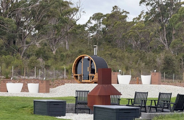 Ten Fifty Bakers - Off grid Wilderness Retreat (30 minutes from town)