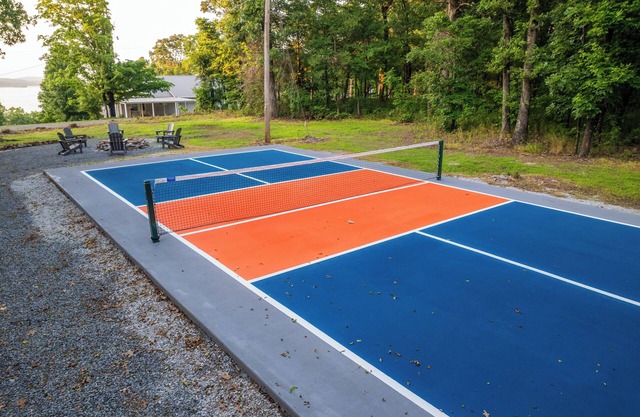 Tenkiller Lake Private Pickleball Court Sleeps 20 Shuffleboard Pool Table 13Beds
