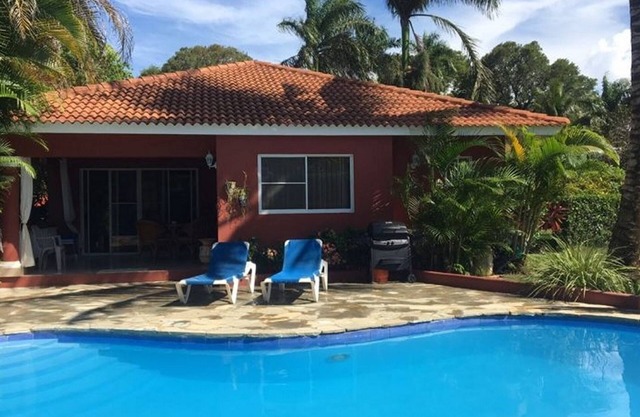 Tennis/Basket/Soccer courts and a private 3BD villa with pool near shops/bars