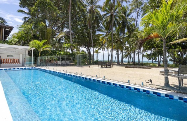 Tenterfield Beachfront Luxury 4 Bedroom Holiday Home
