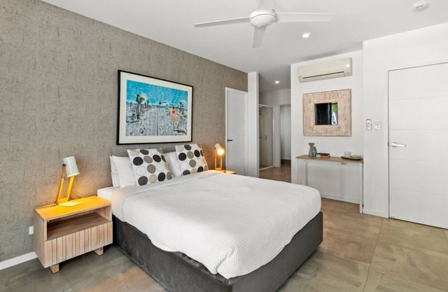 Tenterfield on Oak is the serene tropical beachfront retreat you have been searching for!