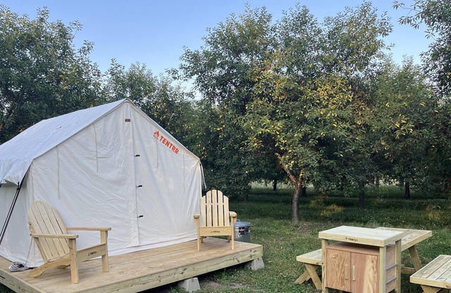 Tentrr Signature Site - Shooks Farm Site