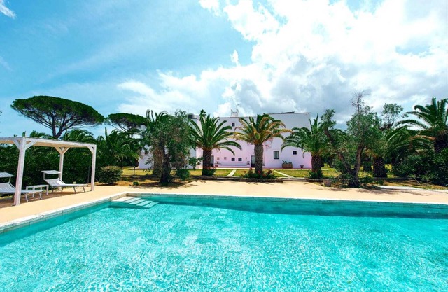 Tenuta Afra, masseria with swimming pool, La Capasa apartment