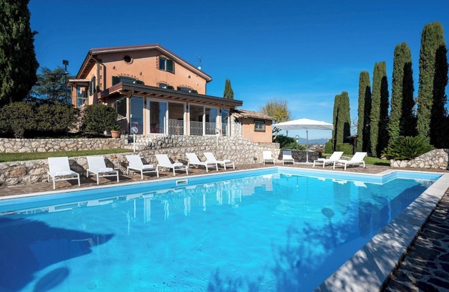 Tenuta Cavi 6+4, Emma Villas