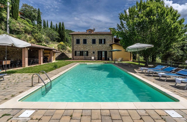 Tenuta Le Caselle farmhouse with pool