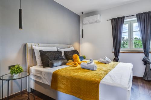 TEONA Luxury Apartment with 2 rooms and terrace sea view