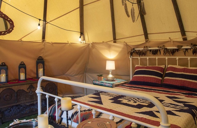 Tepee-Tradicional-Baño compartido-Vista a la Montana-Peak Tepee