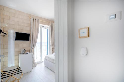Terra | 2-Bedroom with Shared Kitchen & Balcony – Seafront Location