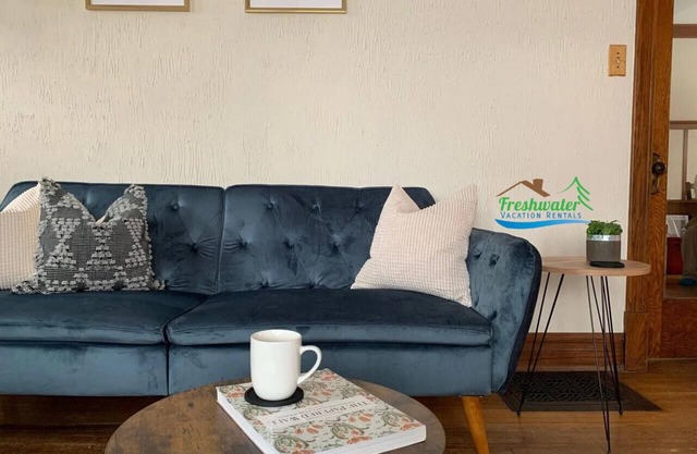 Terrace House:Make Summer Memories in Manistique's Cozy Craftsman Home