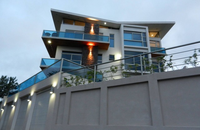 Condominio de lujo a nivel de terraza con una vista asombrosa del lago Arenal