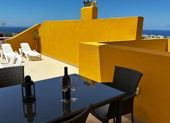 Terraza con vistas mar/montaña
