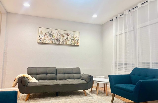 Terrific 2-bedroom house with AC in Dallas