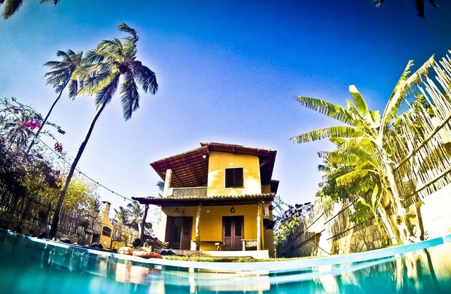 Terrific 4-bedrooms beach house with AC, WiFi, privacy with green area.