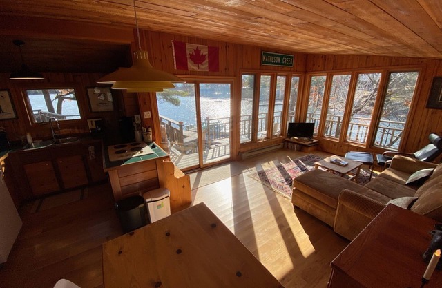 Terrific cottage at the lakeside, relax and cozy.