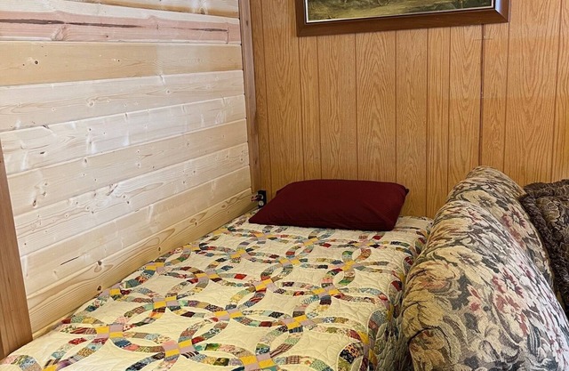 Terrific cottage with AC in Idaho City