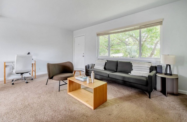 Terrific Mountain View 1BR w/ Pool & Parking, nr Shops, by Blueground