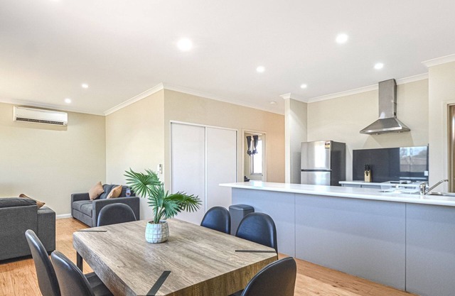 Terrific Townhouse 3x2 in CBD