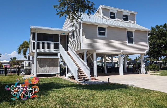 Terrific vacation home on quiet Clipper Lane 2/2 pool home