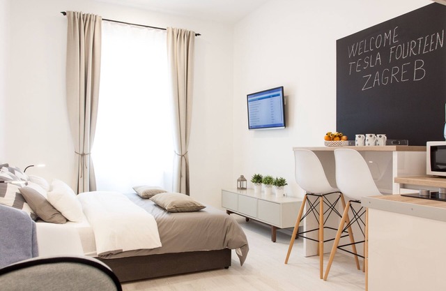 Tesla Boutique Apartments & Rooms