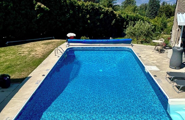 Licensed Studio King Bed + Heated Salt Pool + Hot Tub