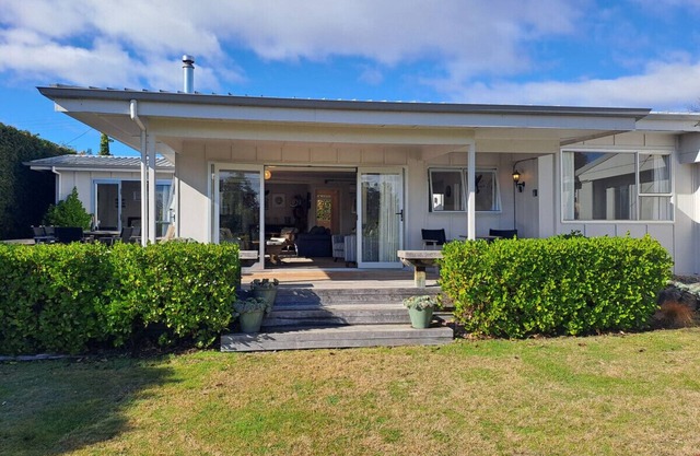 Tantalizing Teti, Lago Taupo