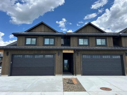 Teton Duo | Side-by-Side Homes | Hot Tubs+Walkable