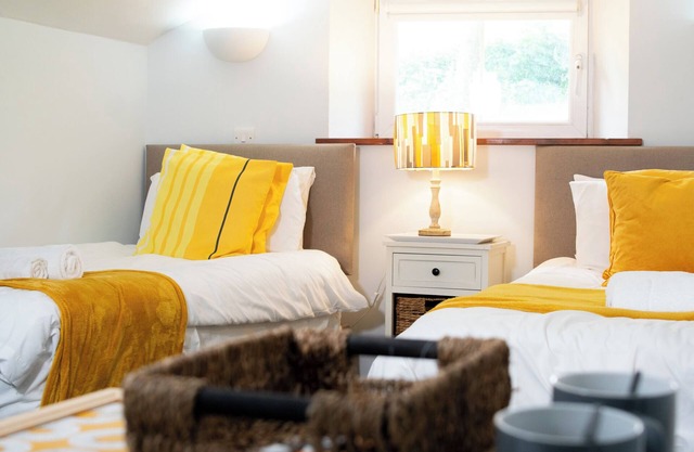 Teviotside Travel Inn - Hawick Room 4 triple (3 x singles)