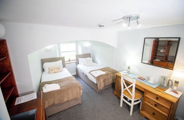 Teviotside Travel Inn - Hawick - Room 6 - double / twin