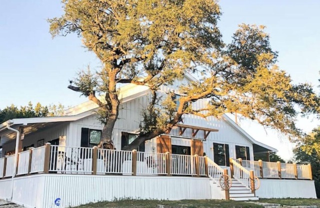 Texas Ambience at the Barn and Silo