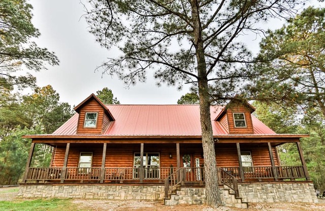 Texas Kind of Way, Hot Tub, Fireplace, Covered Deck, Pool table, Game Loft