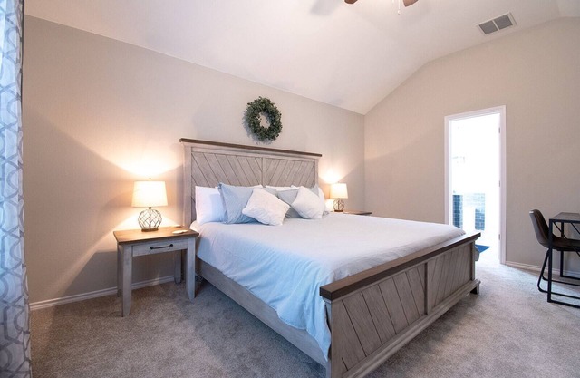 Texas Roots: King Beds - 6 Minutes to Downtown McKinney- Sleeps 6 - Remodeled