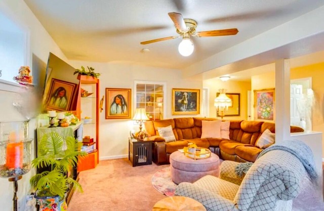 Exclusive Spacious 1500 sq ft 2BR Suite with Hot Tub, Sauna, Gym & BBQ Deck