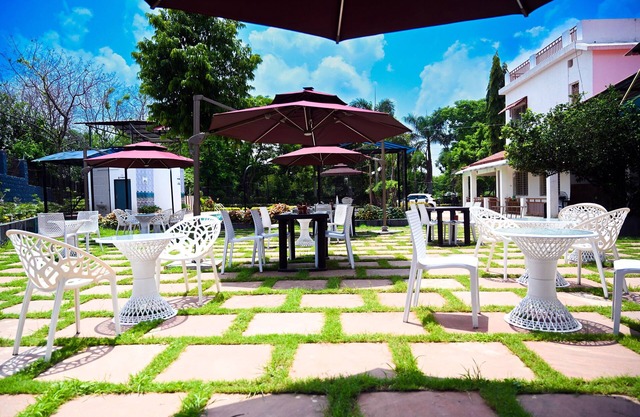 TGI Insignia Resort & Villa's
