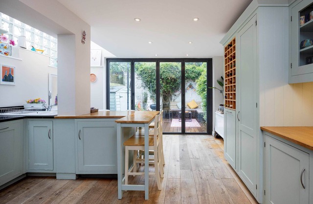 Thames-side Retreat, by Veeve