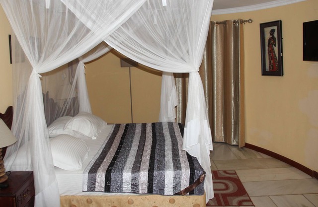Thamole Lodge