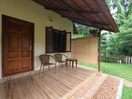 Tharangini - Riverside Private Bedroom