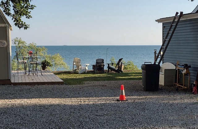 "That 70's Cottage" (on Lake Erie!) Free Firewood!