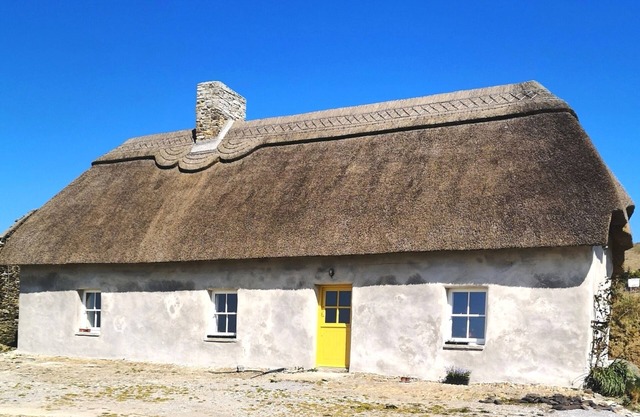 Thatched Cottage with panoramic views, near Castleisland, Kerry