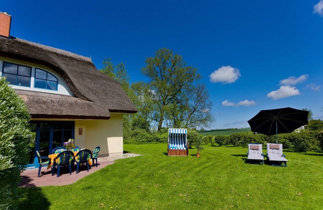 Cabaña con techo de paja Yew 2, 8 personas, chimenea, sauna, W-Lan - DHH Yew 2