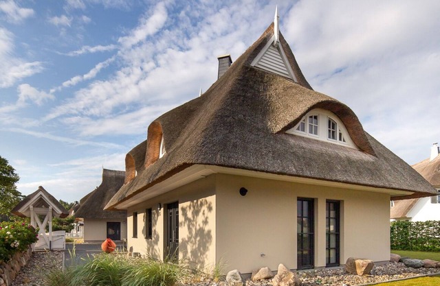 Thatched roof vacation home Haubenlerche Heimathafen in Fuhlendorf am Bodden