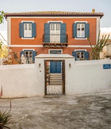 The 1813 Painter's Villa by Neuvel