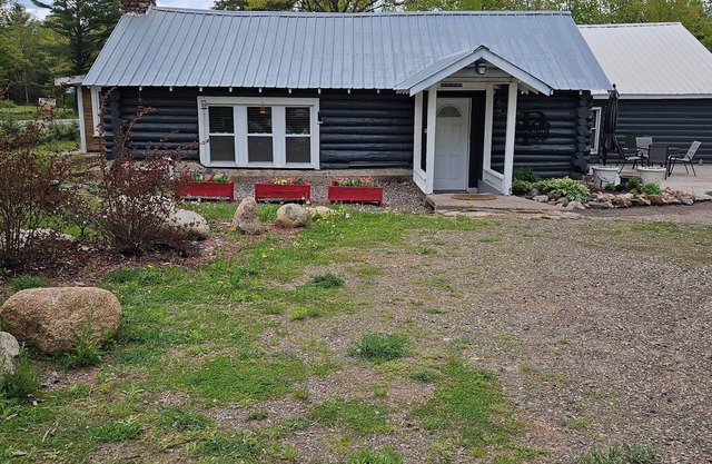 An1852 Log Cabin. Una hermosa casa con todas las comodidades modernas.