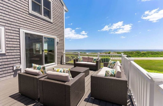 The 1A Escape Deck w Ocean Views Walk to Beach