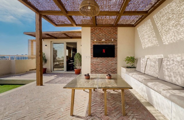 The 1bdr Rustic Rooftop w/ Wow Outdoor Terrace