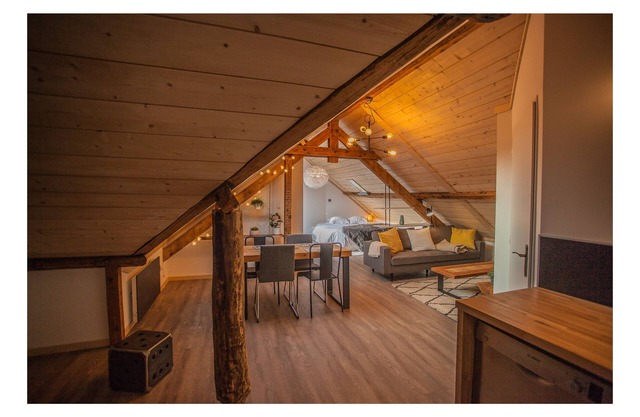 La 4ª, azotea con jacuzzi y cama redonda.