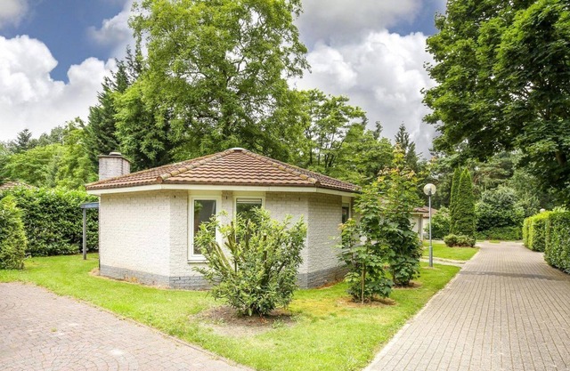 Discover the detached Basic Bungalows, suitable for 6 people with an area of 70 m². These bungalows have not yet been completely renovated, so the kitchen and bathroom have not yet been modernized.