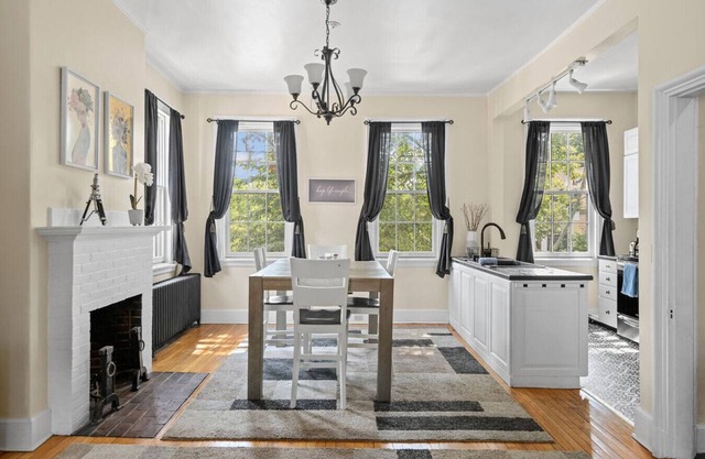 The 87th Townhome - Local Landmark