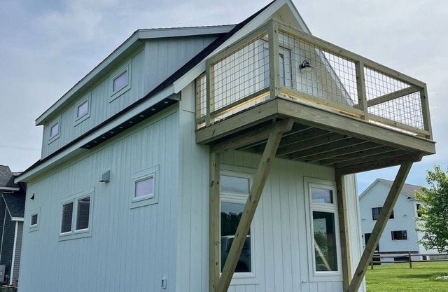 The 900 Sq Ft Micro-Mansion-Central Air & High Speed Internet