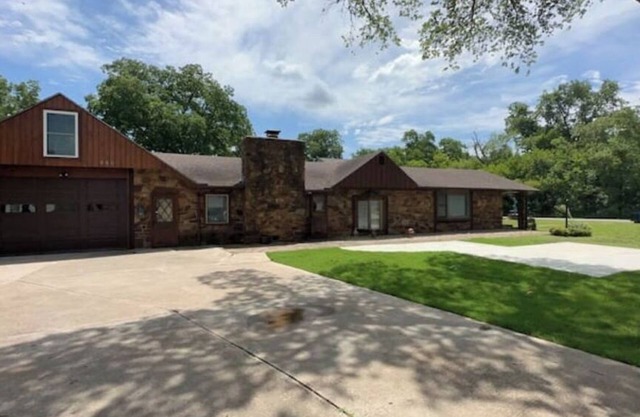 The 905, 4 bedrooms, 3 Full bath